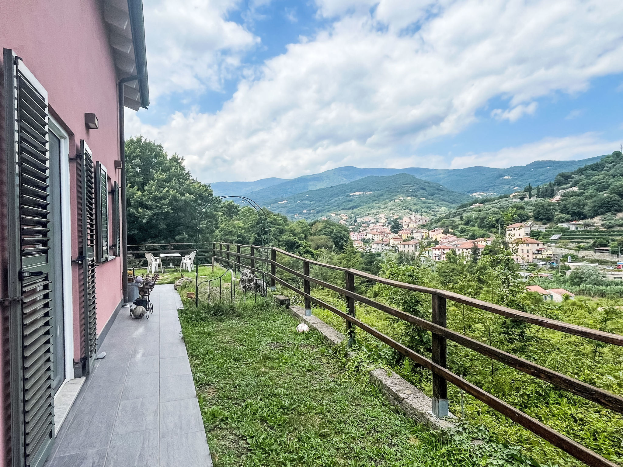 Le radici dell´ulivo-Draußen