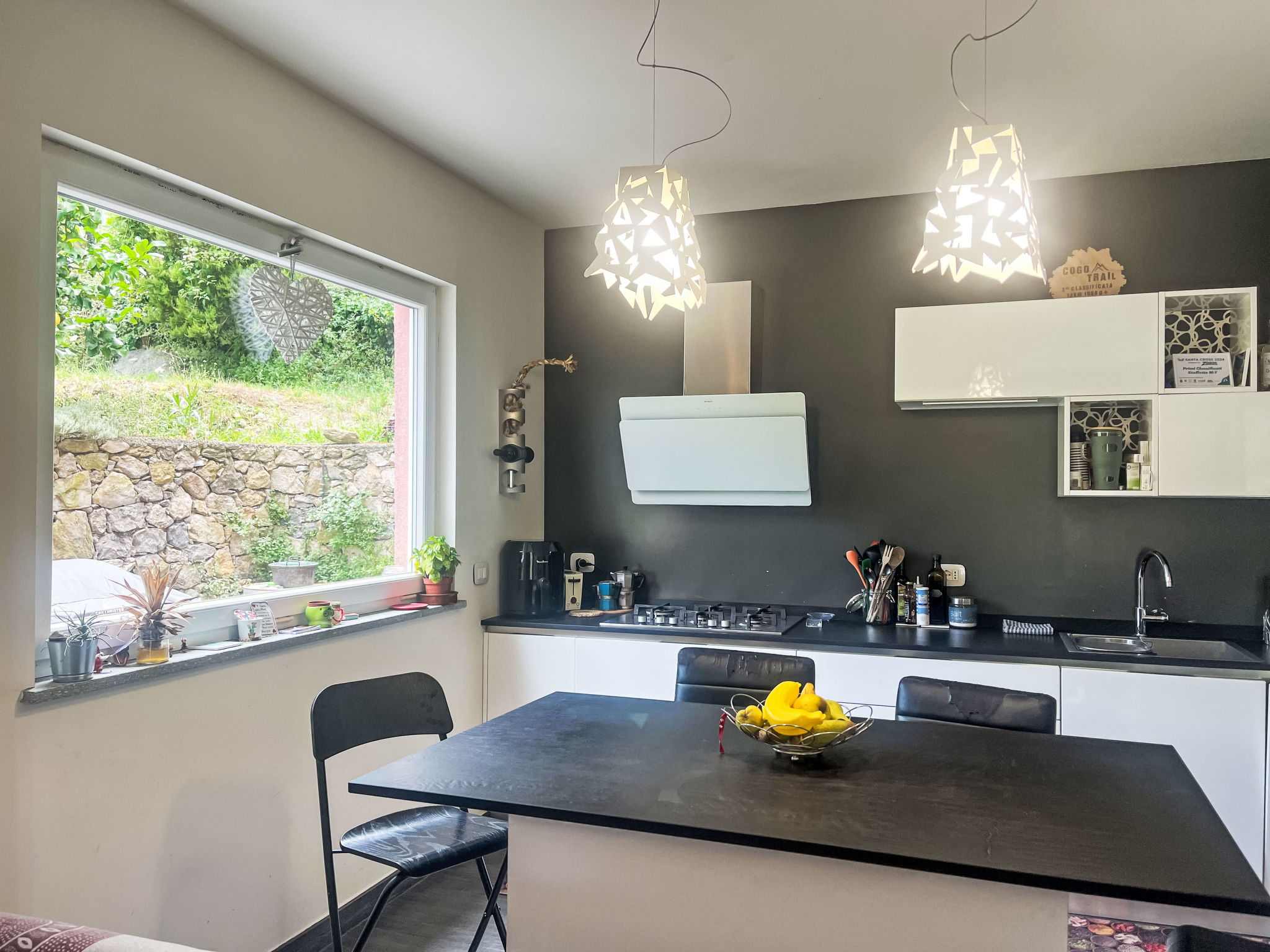 Le radici dell´ulivo-Drinnen