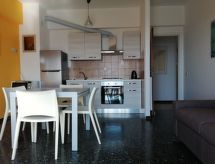 Finalmarina Zwei-Zimmer-Wohnung 300m Strand