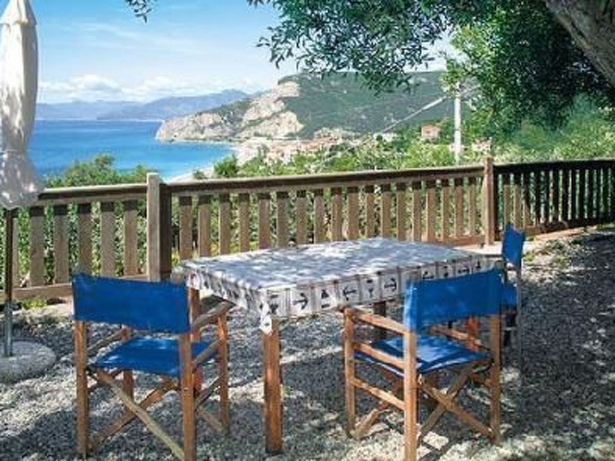 Einzimmerwohnung mit Panoramablick im Erdgeschoss-Outside