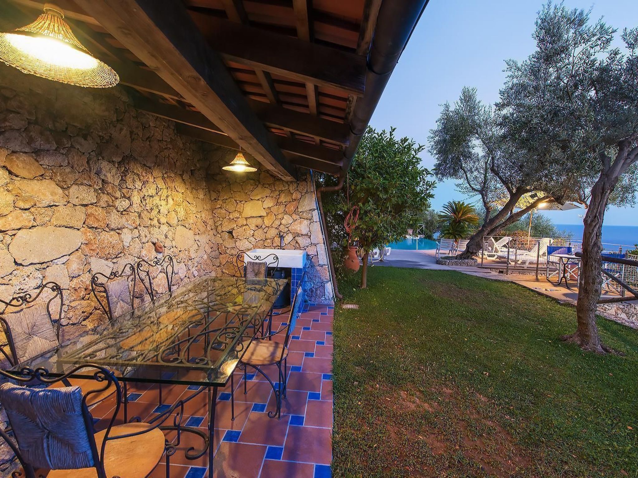 Einzimmerwohnung mit Panoramablick im Erdgeschoss-Image-tags.info