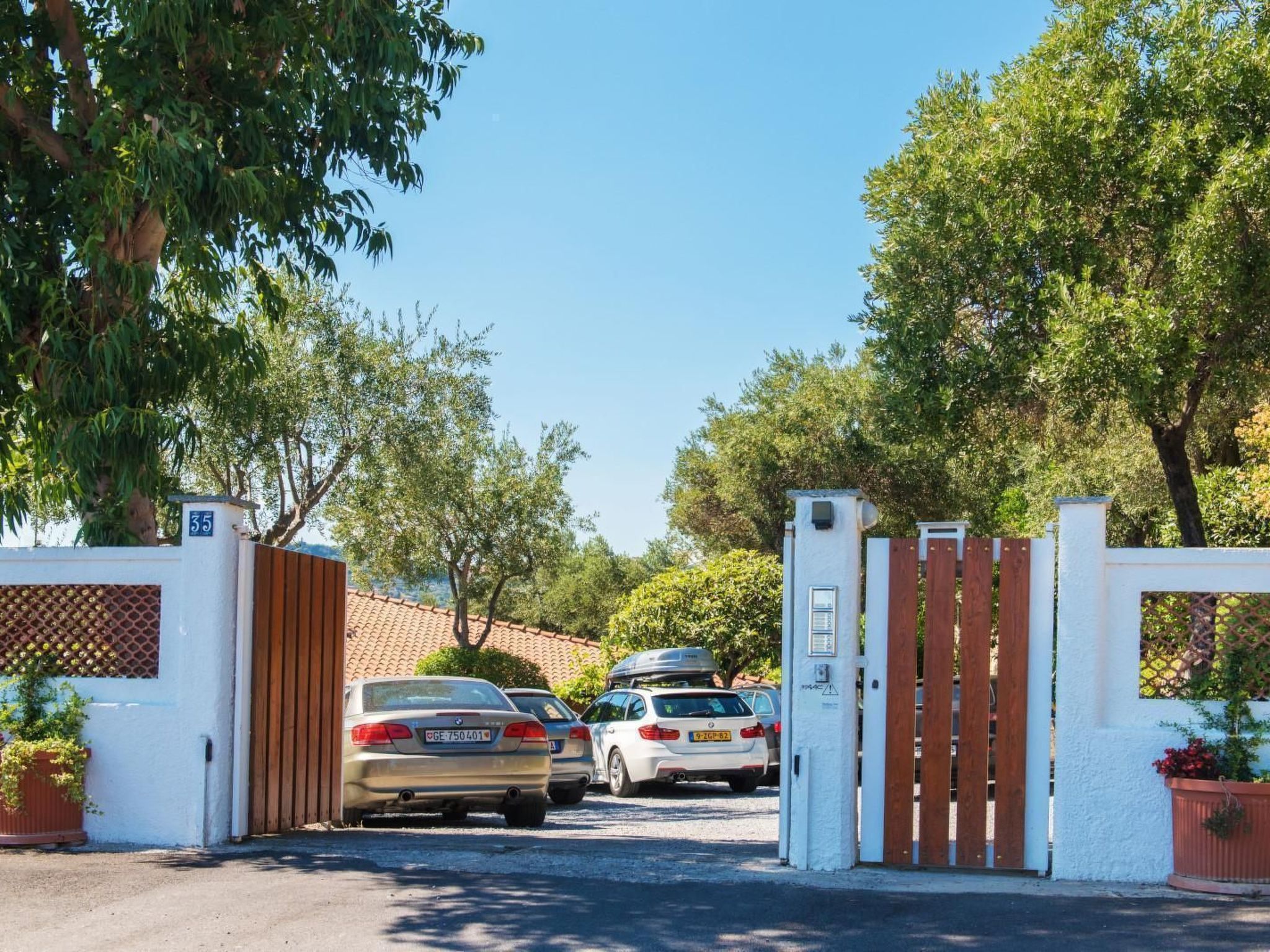 Einzimmerwohnung mit Panoramablick im Erdgeschoss-Outside