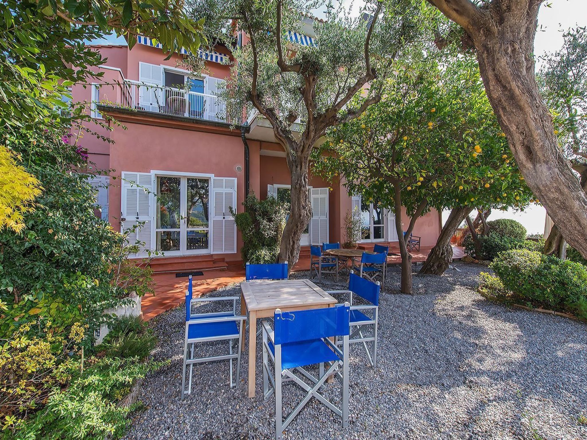 Einzimmerwohnung mit Panoramablick im Erdgeschoss-Image-tags.info