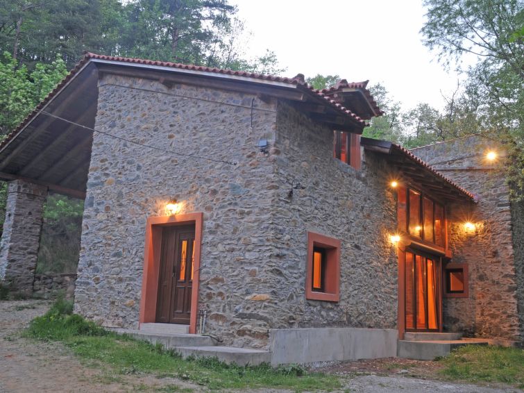 Relax Giusvalla River Villa 2 Etagen mit Terrasse