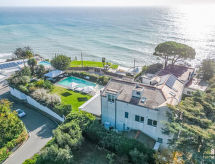 Luxe villa aan de Ligurische kust met zwembad en wellness, op 400m van zee - thumbnail 1