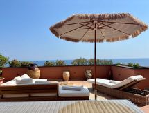 Villa della Baia Sea: Ruim hoekhuis aan de Ligurische kust bij Varazze - thumbnail 1