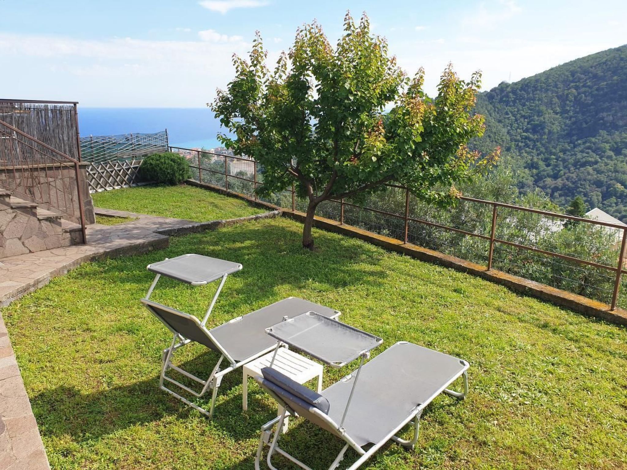 In Varazze mit Garten und Parkplatz-Binnen