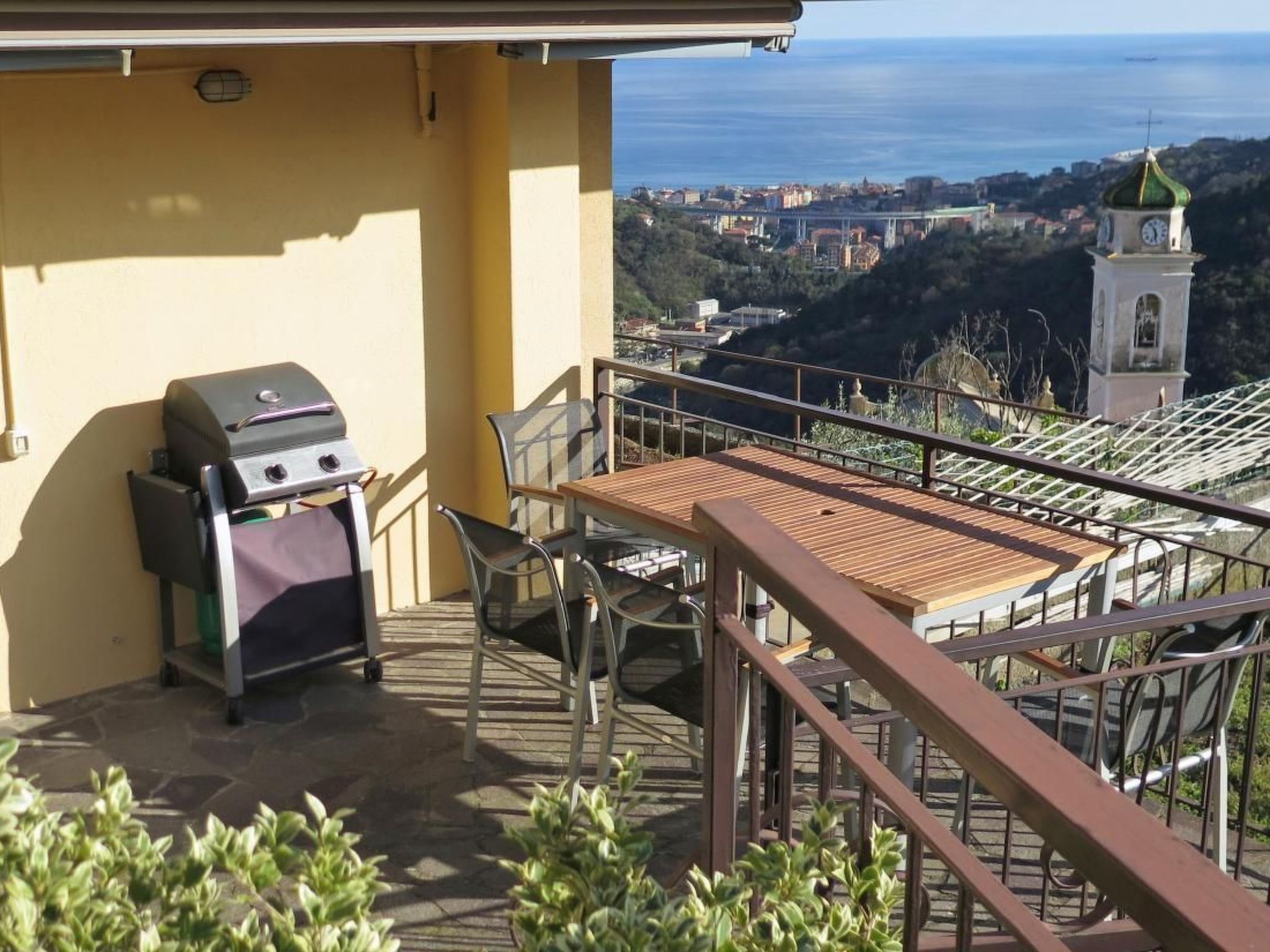 In Varazze mit Garten und Parkplatz-Binnen