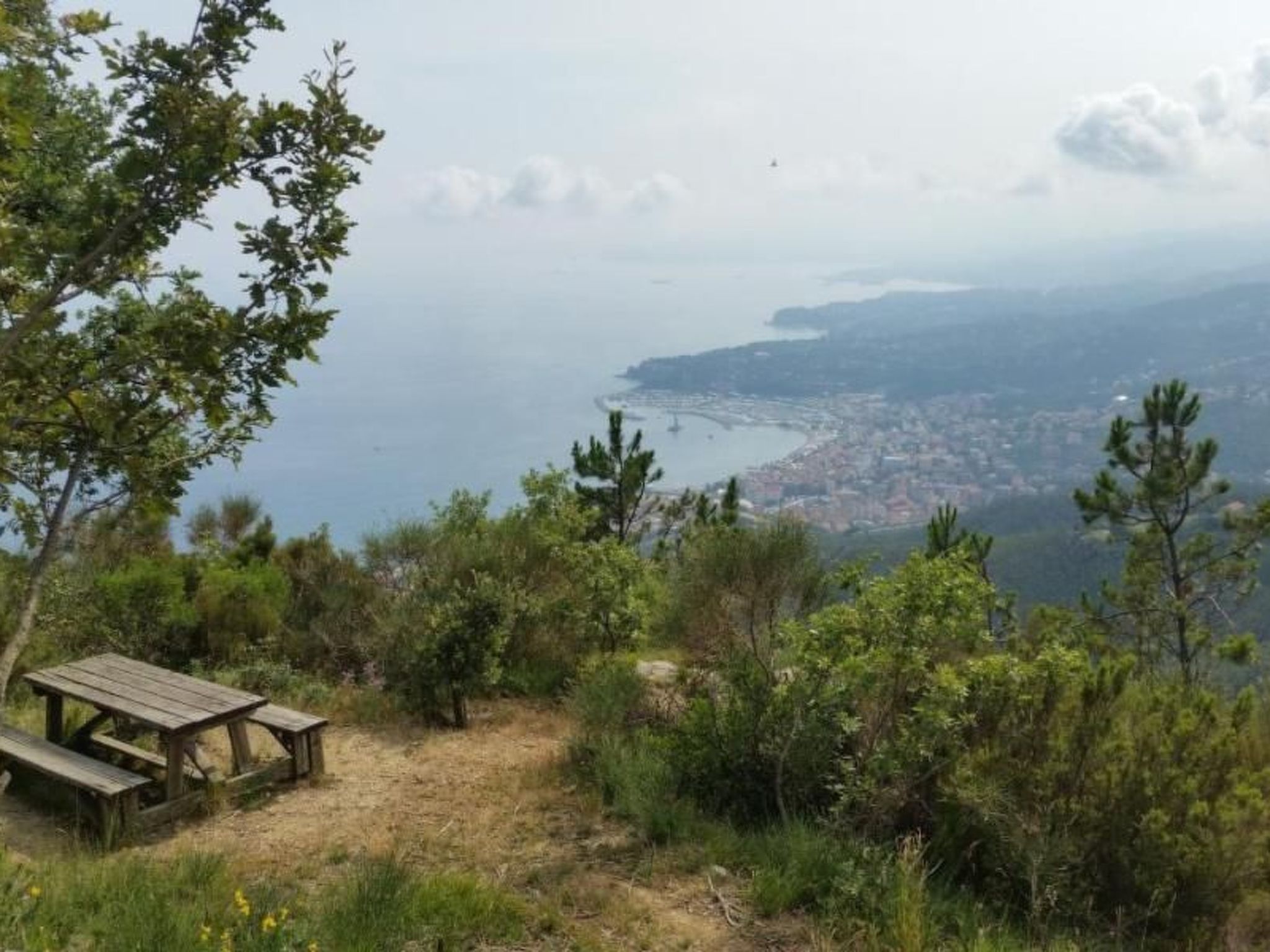 In Varazze mit Garten und Parkplatz-Binnen