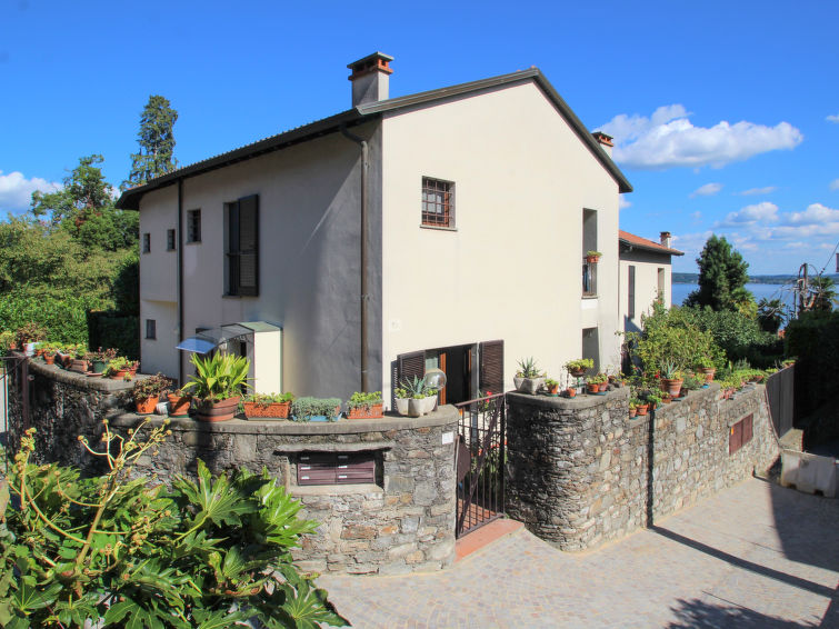 Search and Stay destination Belgirate, Piemonte - Italy from AU$ 162. Lo Scoiattolo