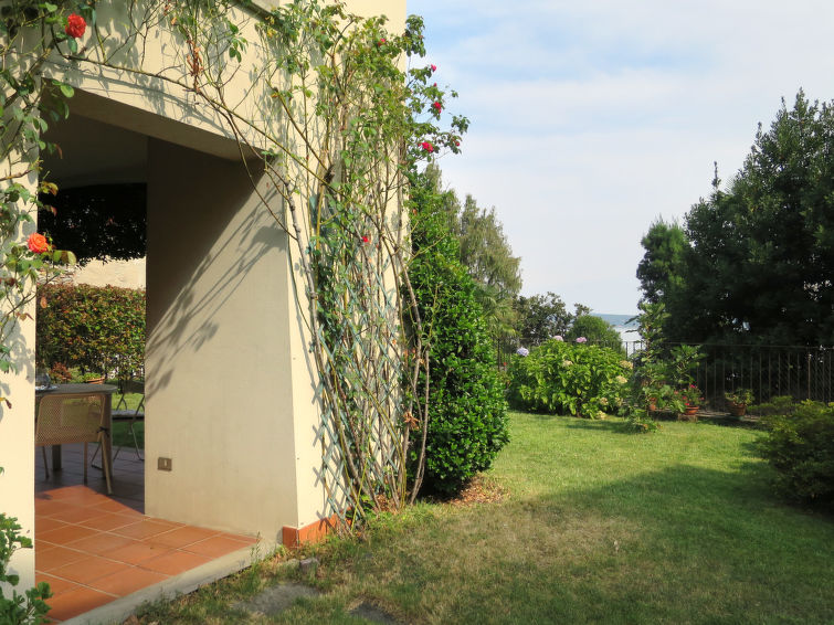 Search and Stay destination Belgirate, Piemonte - Italy from AU$ 162. Lo Scoiattolo