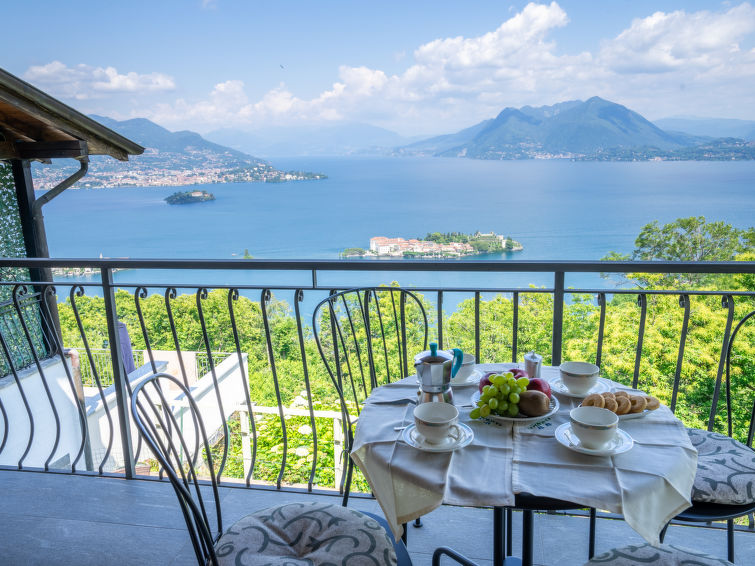 Prachtig vakantiehuis met meerzicht in Stresa in Stresa