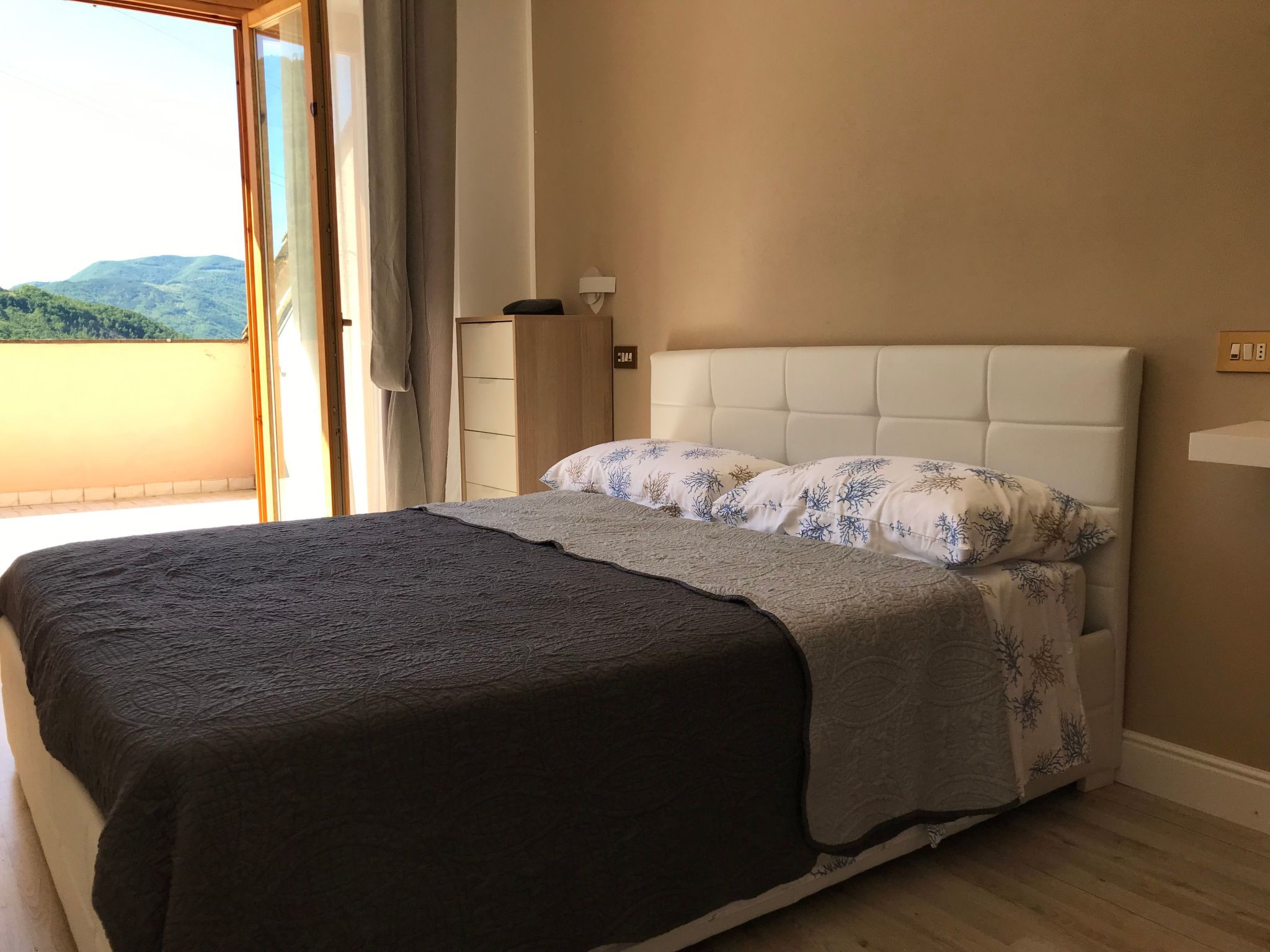 Am Turanosee - Binnen