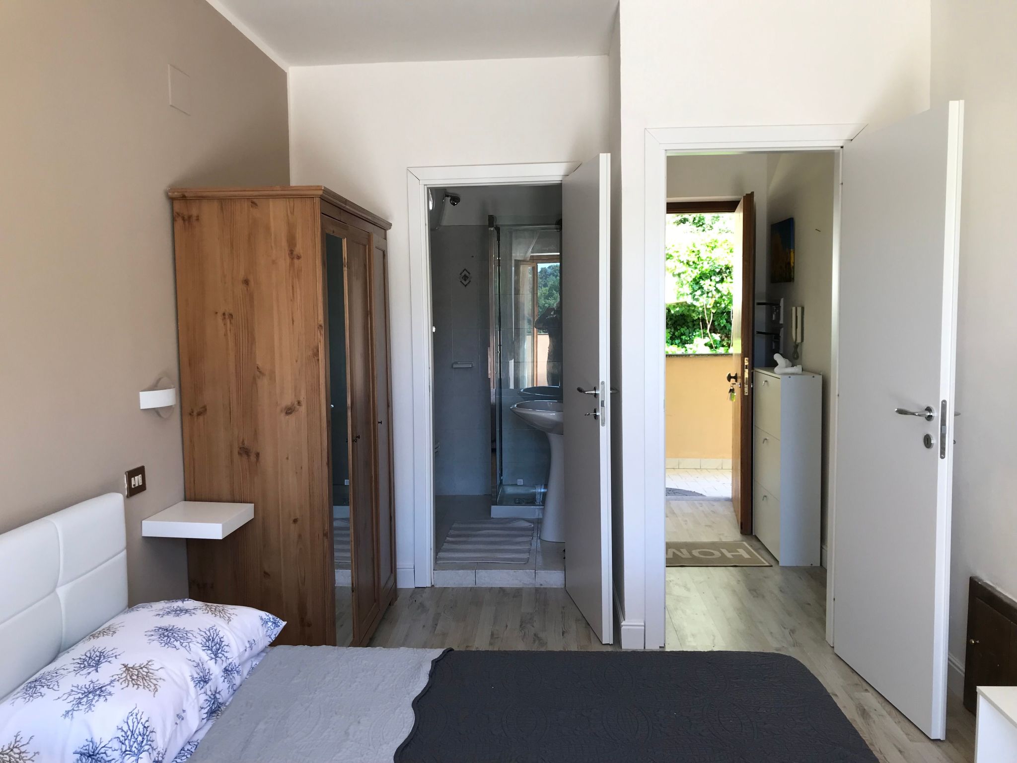 Am Turanosee - Binnen