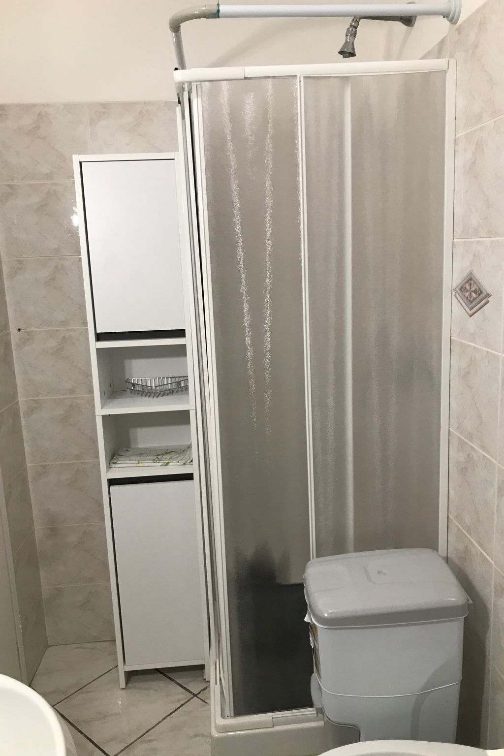 Am Turanosee - Binnen