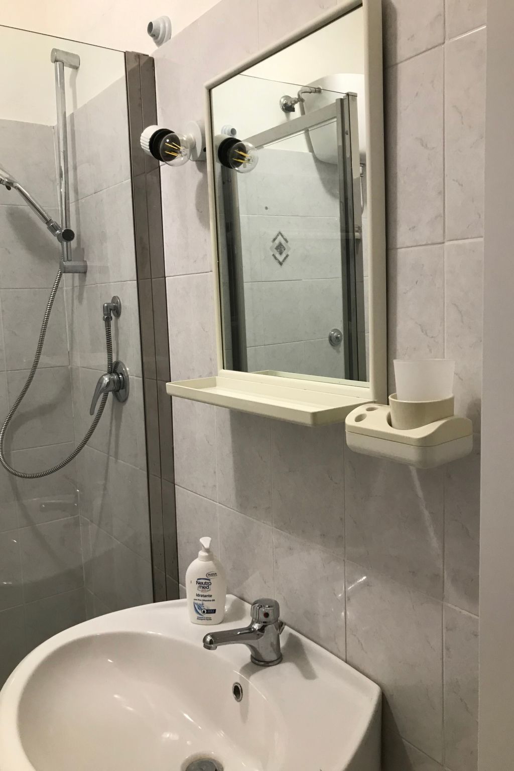 Am Turanosee - Binnen