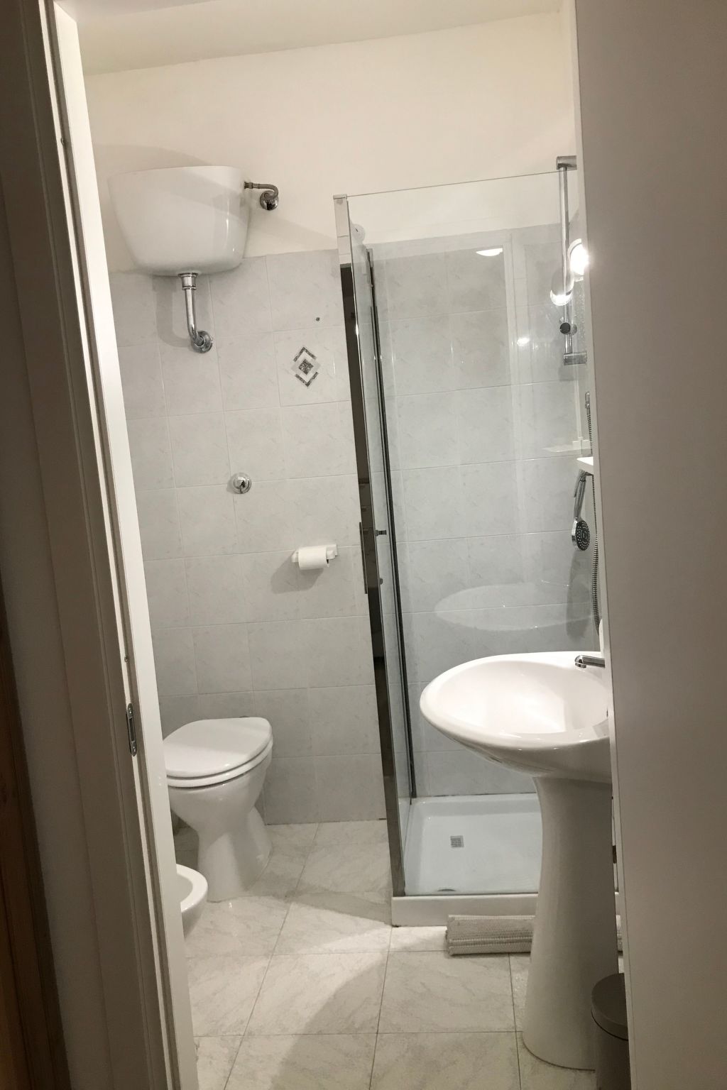 Am Turanosee - Binnen