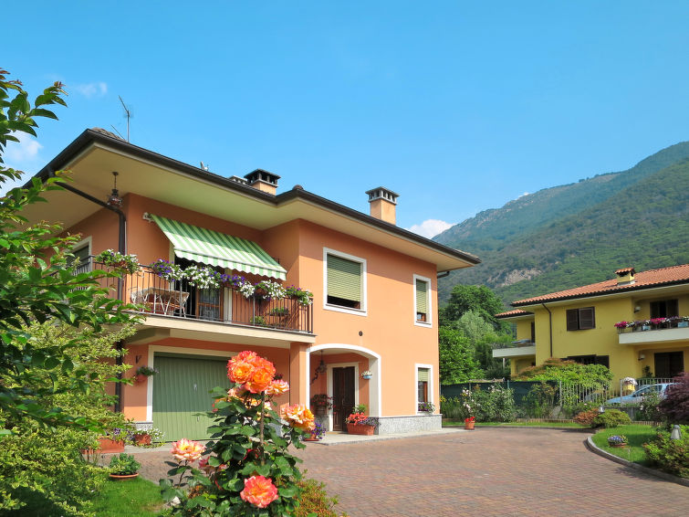 Search and Stay destination Mergozzo, Piemonte - Italy from AU$ 114. Casa dei Fiori