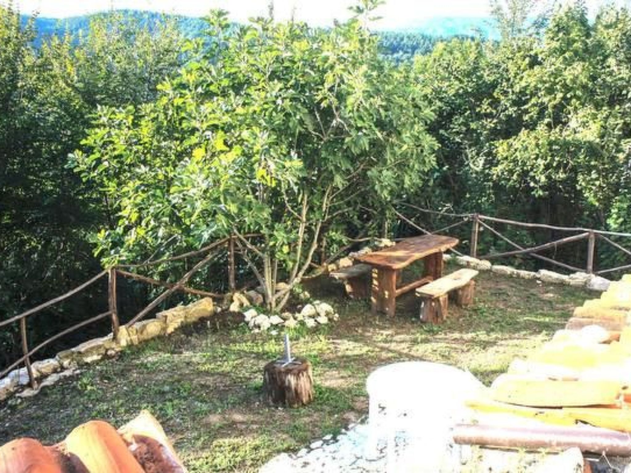 Unabhängige Wohnung, mitten im Grünen des Berges und des Sees, 80 km von Ost-Ro - Image-tags.info