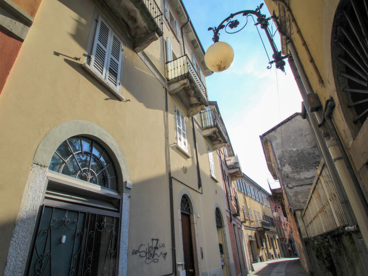 Op 700 m van het strand: ruim appartement in centrum Verbania in Verbania