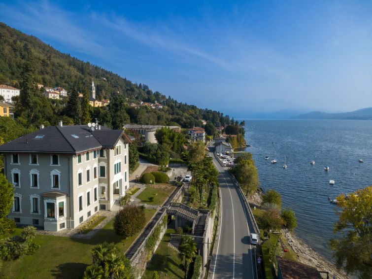 Op 1 km van het centrum: ruim appartement in Ghiffa aan het meer in Ghiffa