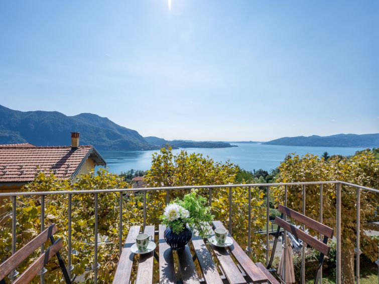 3-persoons appartement Belvedere met meer- en bergzicht in Ghiffa in Ghiffa