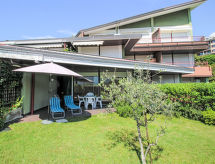 Zonnig studio-appartement bij het meer met zwembad in Ghiffa - thumbnail 1