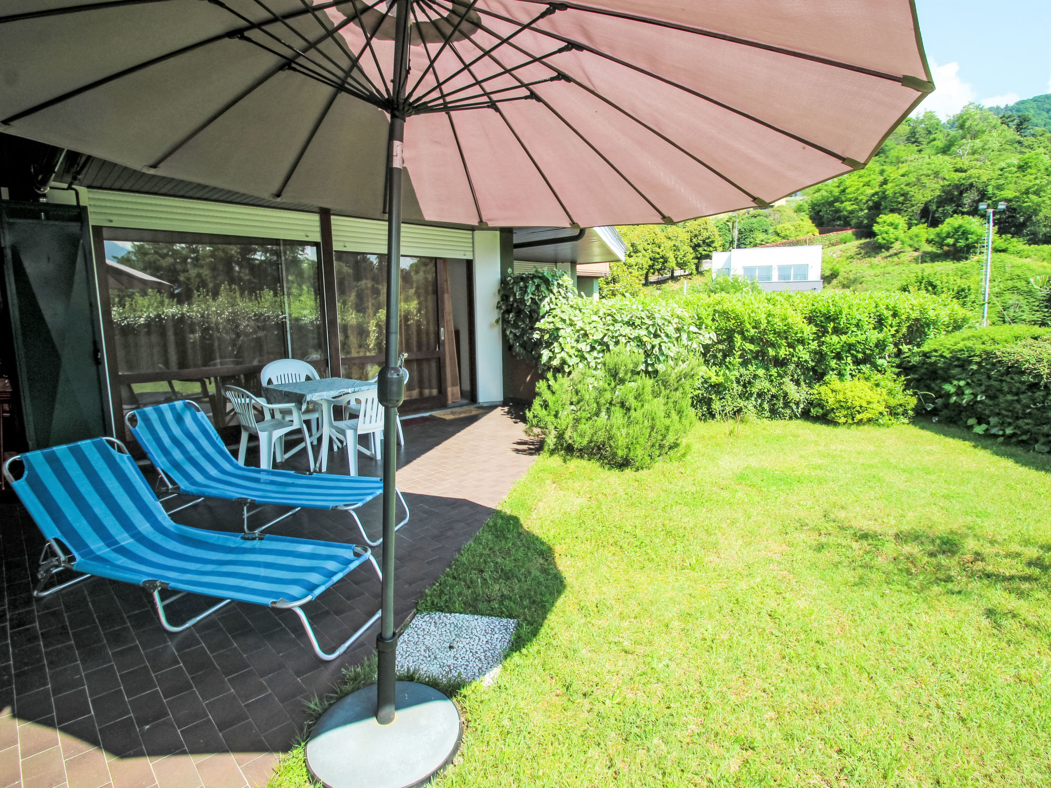 Zonnig studio-appartement bij het meer met zwembad in Ghiffa - foto 2