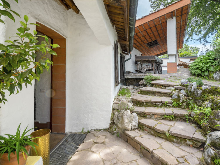 Search and Stay destination Leggiuno, Lombardia - Italy from AU$ 140. Casa del Pittore