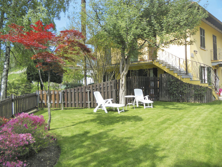 Op 1,2 km van het strand: Ruim appartement in Castelveccana in Castelveccana