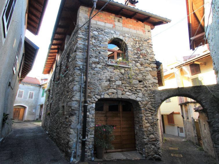 Vakantiehuis met open haard in Castelveccana - Caa de Sass in Castelveccana