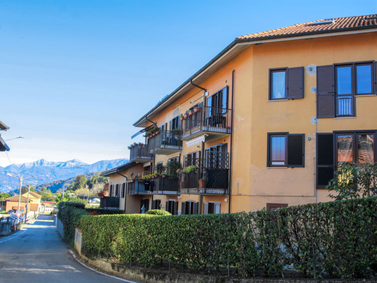 Op 400 m van het strand: appartement Magnolia in Porto Valtravaglia in Porto Valtravaglia