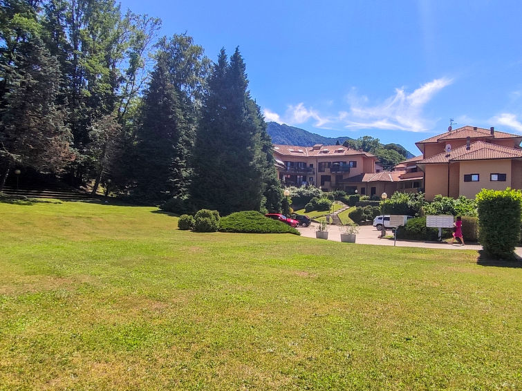 Search and Stay destination Porto Valtravaglia, Lombardia - Italy from AU$ 153. Magnolia