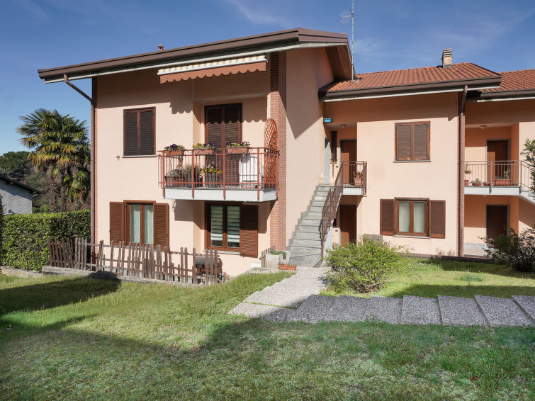 Op 1,5 km van het strand: Rustig appartement in Porto Valtravaglia in Porto Valtravaglia