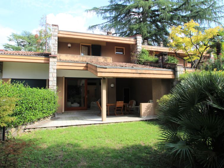 6-persoons vakantiehuis Alpina in Porto Valtravaglia nabij het strand in Porto Valtravaglia