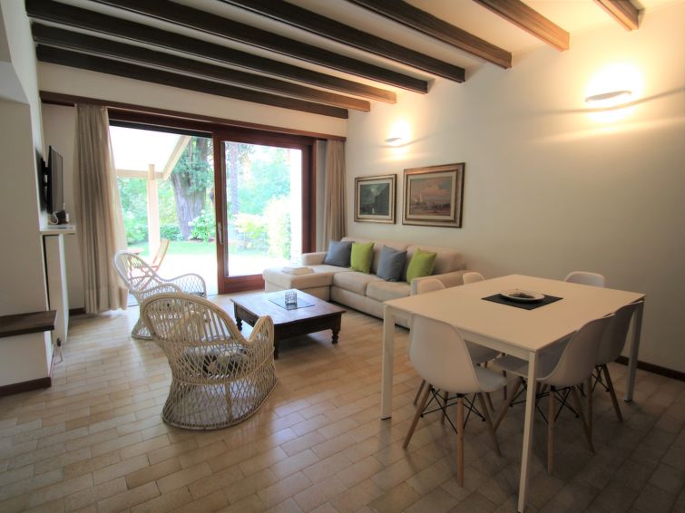 Search and Stay destination Porto Valtravaglia, Lombardia - Italy from AU$ 192. Alpina