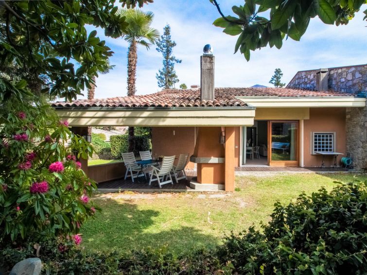 Villa Camelia Villa in Porto Valtravaglia