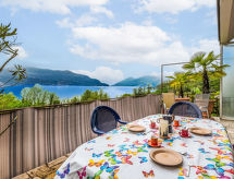Rustiek appartement met panoramisch uitzicht op het Lago Maggiore - thumbnail 1