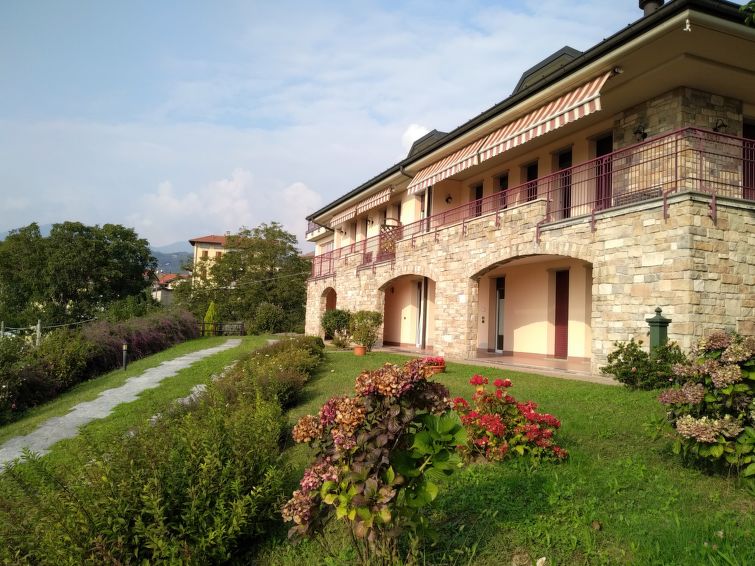 Search and Stay destination Poppino, Lombardia - Italy from AU$ 166. Achillea