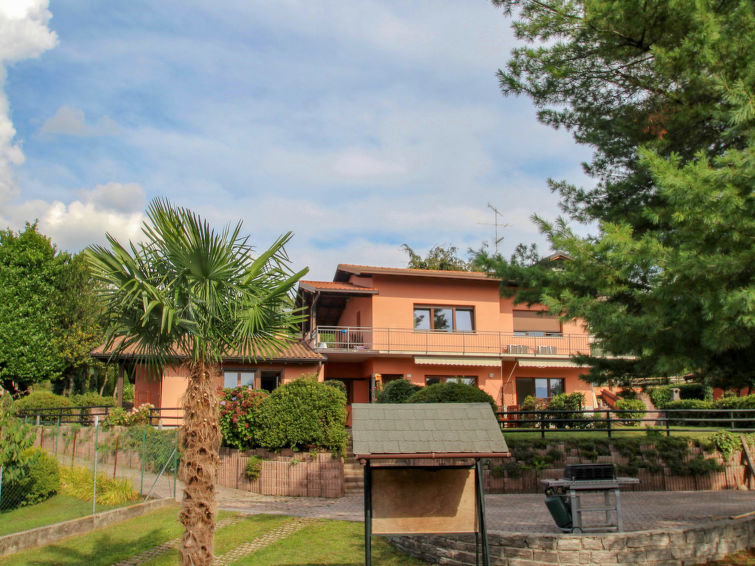 Zonnig appartement voor 5 personen in Luino bij Residenza Agrifoglio in Luino