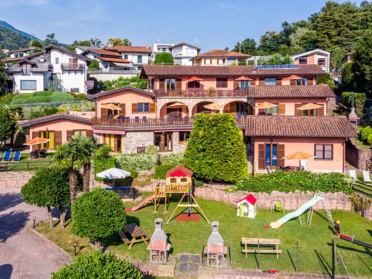 Zonnig appartement voor 4 personen in Luino bij Residenza Agrifoglio in Luino
