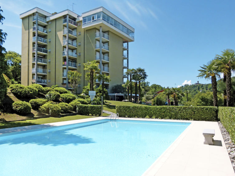 Op 1,5 km van het strand: Compact appartement in Luino in Luino