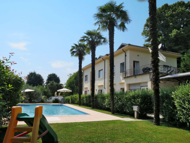 Appartement op 1,0 km van het meer in Luino in Luino