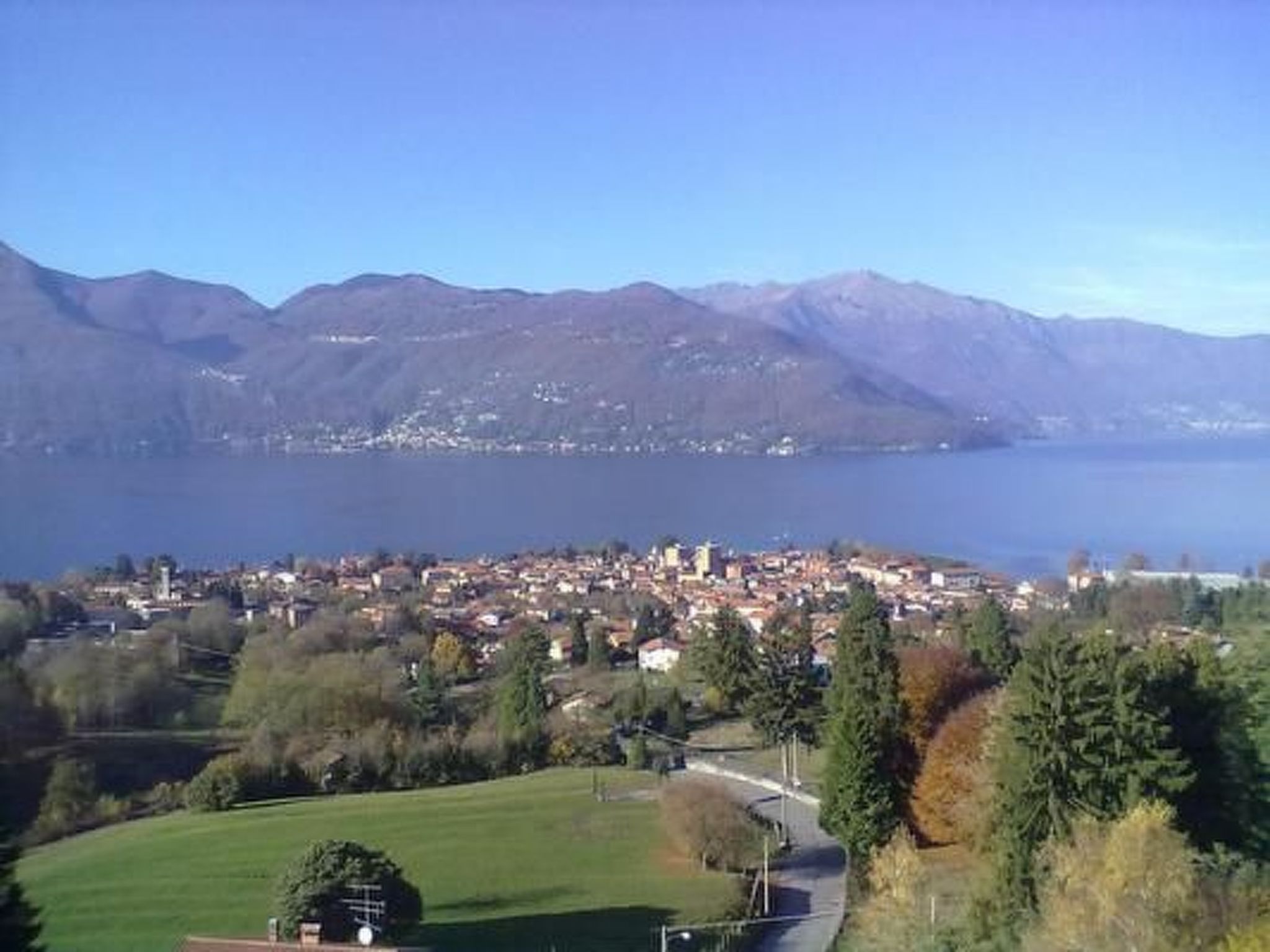 Mit Blick auf den Lago Maggiore
