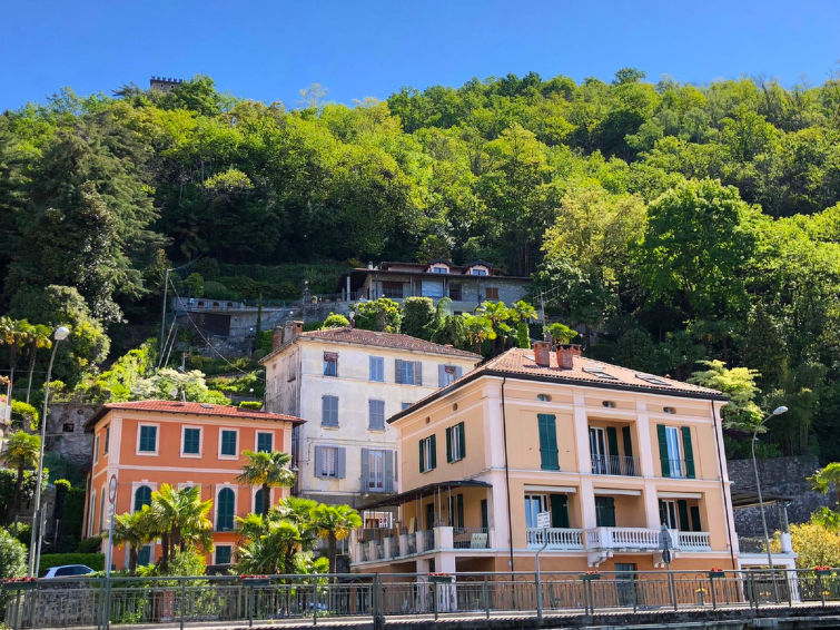 Search and Stay destination Maccagno con Pino e Veddasca, Lombardia - Italy from AU$ 131. Piazzetta