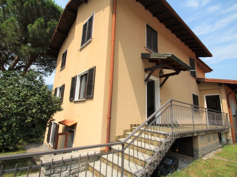 Search and Stay Destinations. Vacation Rentals in Maccagno con Pino e Veddasca, Province of Varese - Lombardy - Italy