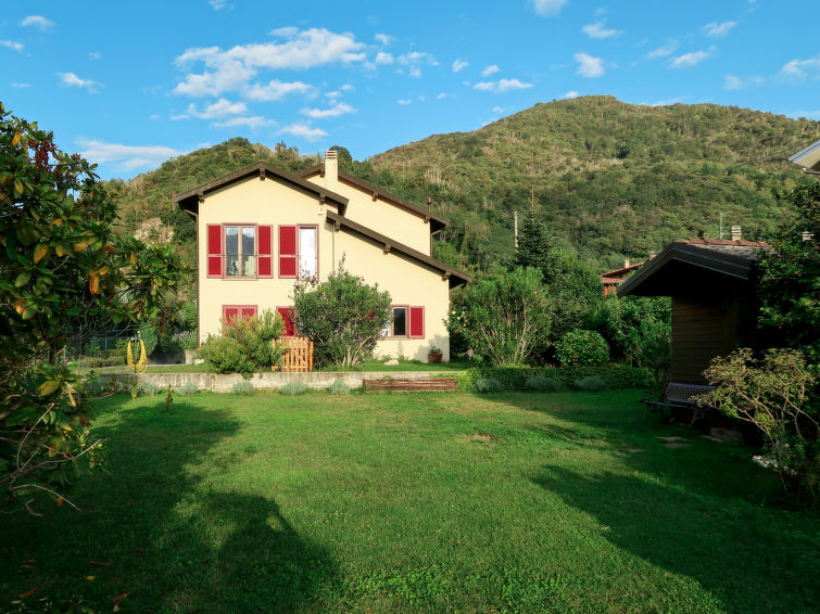 Search and Stay destination Maccagno con Pino e Veddasca, Lombardia - Italy from AU$ 129. Il Ciliegio