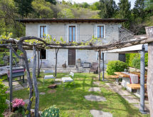 Authentiek landhuis Meri met uitzicht, tuin en op 750m van het Lago Maggiore - thumbnail 1