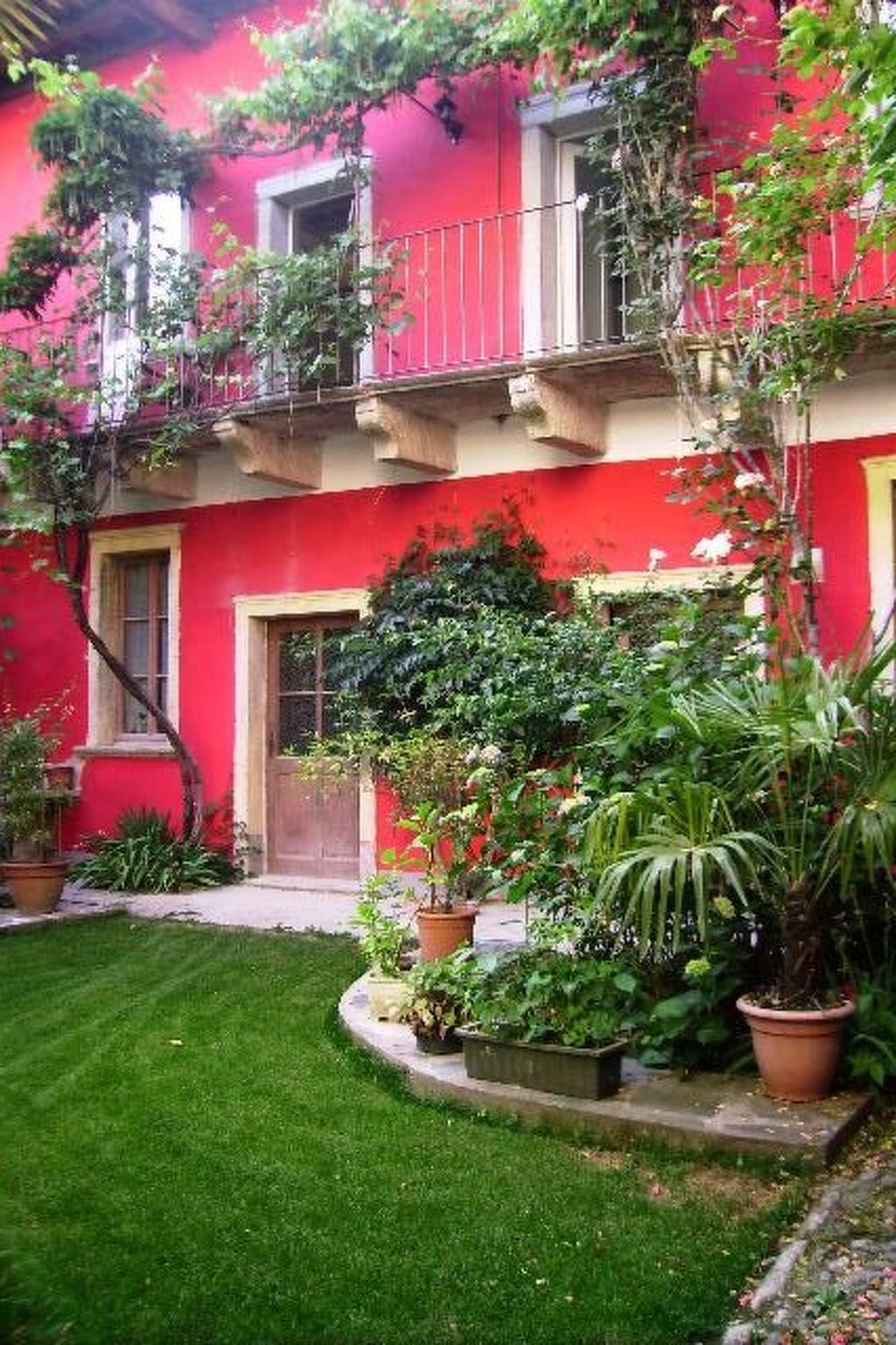 Welcome to "GLICINE", a hidden gem on the first floor of the same building that houses the "Caprifoglio" flat. This new property shines thanks to a skilful restoration that has preserved the charm of ..