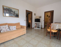 Villa Laura: Comfortabel appartement aan Lago d'Idro met tuin en bergzicht - thumbnail 2